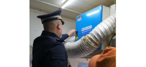 廣杰GOJEK：蘭山區(qū)多數(shù)餐飲商戶安裝并使用油煙凈化器，為居民營造良好的生活環(huán)境！