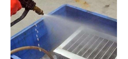 柳青鎮(zhèn)為餐館免費清洗油煙凈化器為控制油煙污染并改善環(huán)境質(zhì)量！