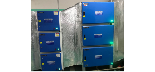 廚房里的油煙凈化器亮紅燈且綠燈一直閃，正常嗎？